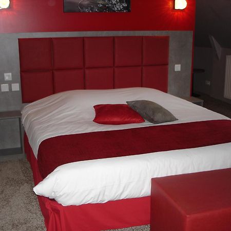 Logis Hotel Spa Restaurant Au Site Normand Клеси Экстерьер фото