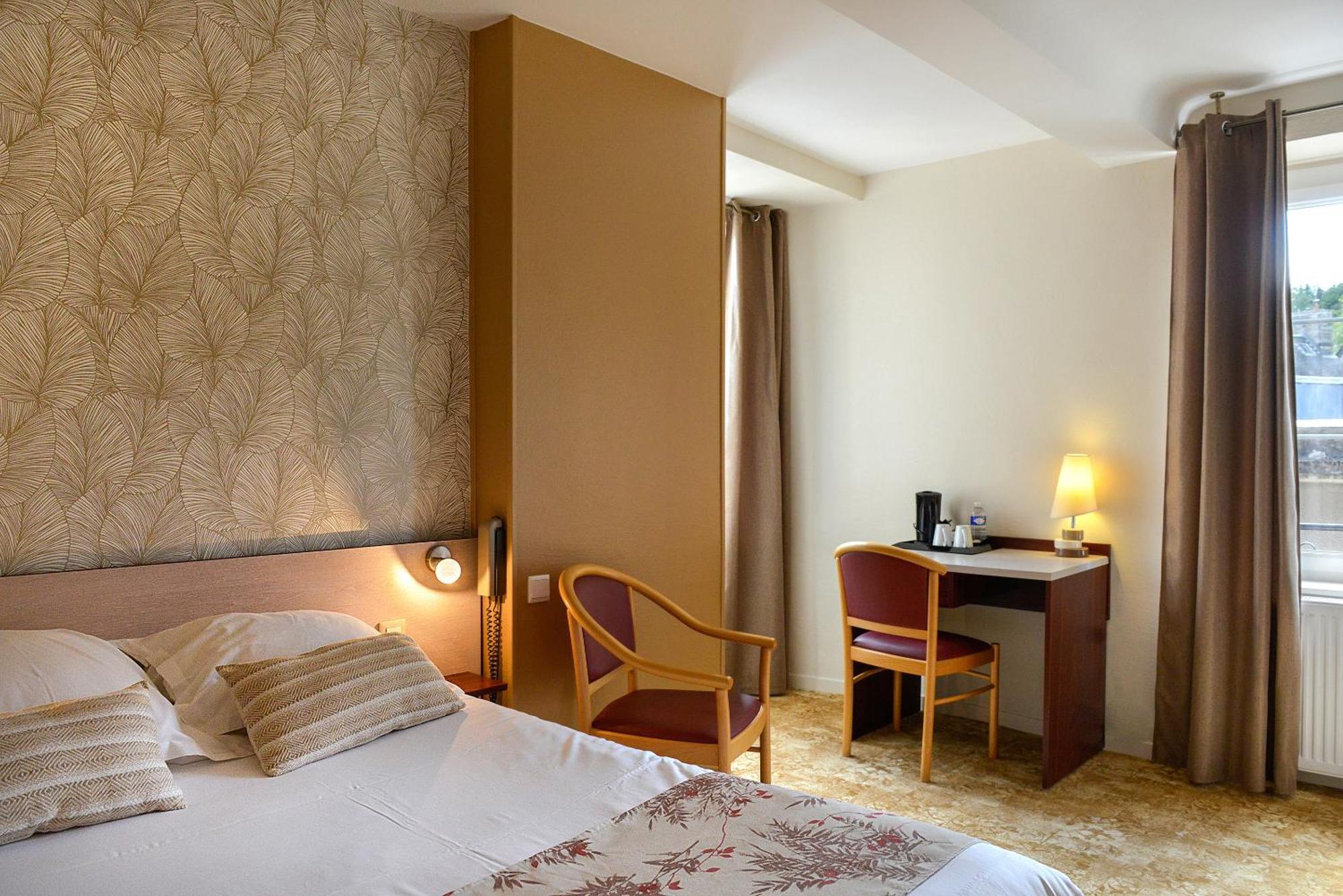Logis Hotel Spa Restaurant Au Site Normand Клеси Экстерьер фото