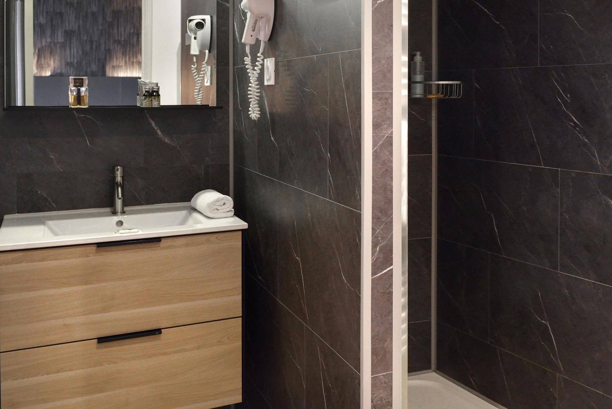 Logis Hotel Spa Restaurant Au Site Normand Клеси Экстерьер фото
