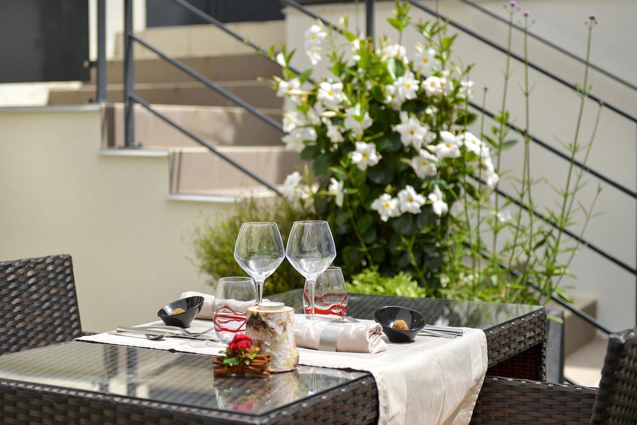 Logis Hotel Spa Restaurant Au Site Normand Клеси Экстерьер фото
