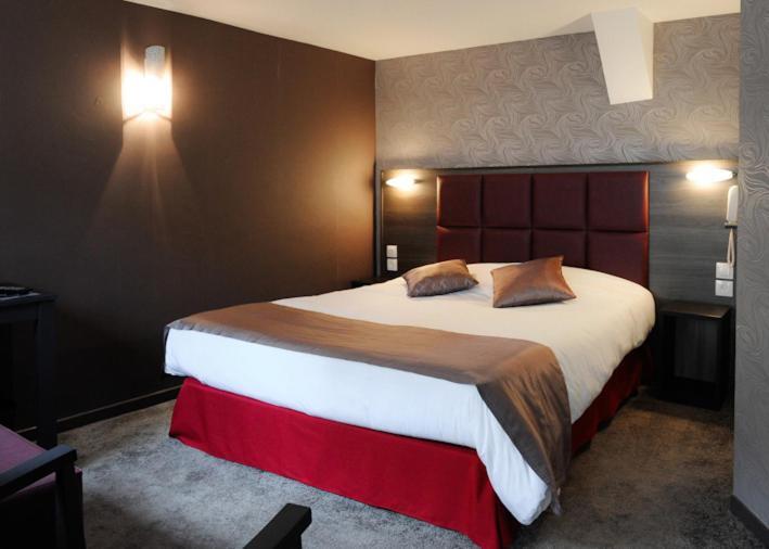 Logis Hotel Spa Restaurant Au Site Normand Клеси Экстерьер фото